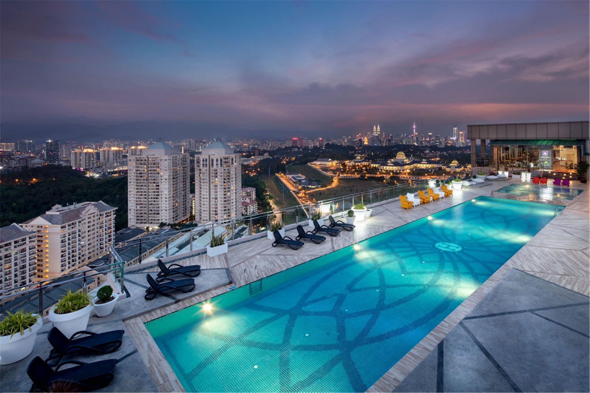 Готель Dorsett Hartamas Куала-Лумпур Екстер'єр фото Infinity pool at the rooftop of the hotel